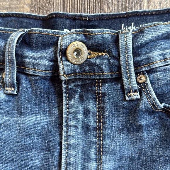 Levi's Denizen Juniors Blue Denim High Rise Shortie Shorts Roll Cuff Size 7 - Picture 2 of 10